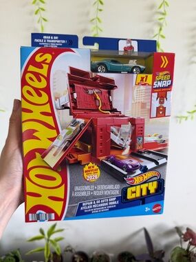 Hot Wheels City Repair & Go Auto Shop Playset - Red